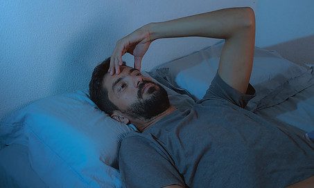 What causes shallow sleep syndrome.  Why can't you stay asleep at night