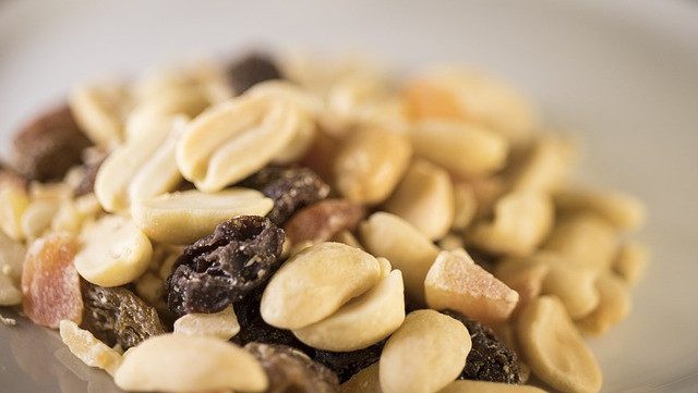 nuts, pulses and legumes for lowering LDL cholesterol